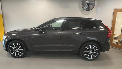 2025 Volvo XC60 B5 Plus
