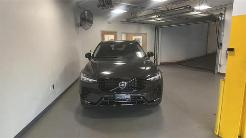 2025 Volvo XC60 B5 Plus