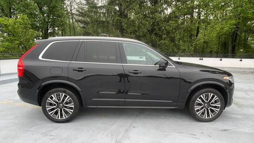 2022 Volvo XC90 T6 Momentum