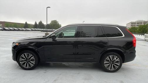 2022 Volvo XC90 T6 Momentum
