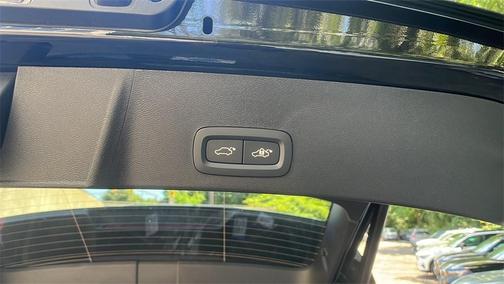 2025 Volvo XC40 Core Bright Theme