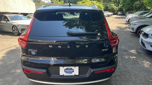 2025 Volvo XC40 Core Bright Theme