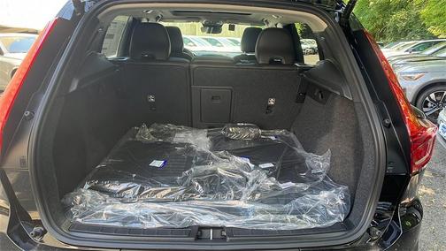 2025 Volvo XC40 Core Bright Theme