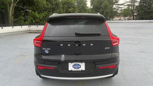 2025 Volvo XC40 B5 Ultra Bright Theme