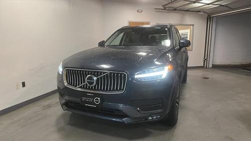 2022 Volvo XC90 T6 Momentum