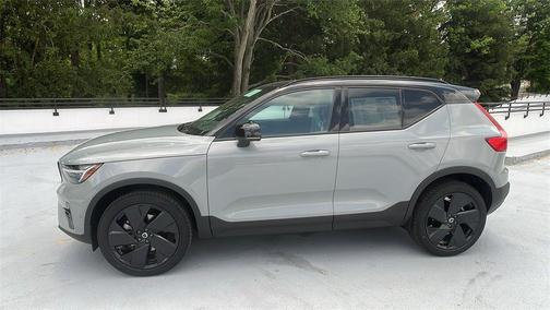 2026 Volvo XC40 B5 Ultra Black Edition
