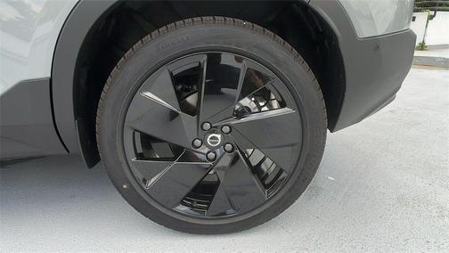 2026 Volvo XC40 B5 Ultra Black Edition