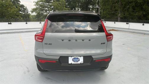 2026 Volvo XC40 B5 Ultra Black Edition