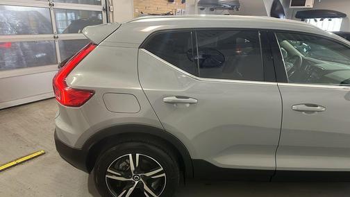 2025 Volvo XC40 B5 Core Bright Theme
