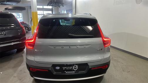 2025 Volvo XC40 B5 Core Bright Theme