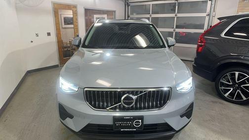 2025 Volvo XC40 B5 Core Bright Theme