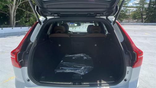 2025 Volvo XC60 B5 Plus