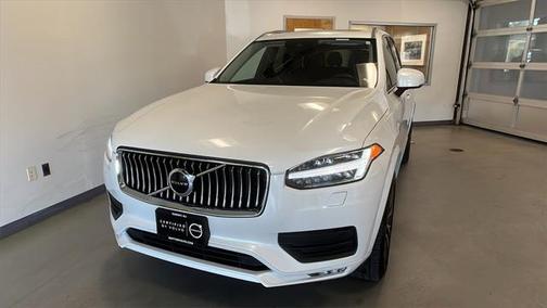 2022 Volvo XC90 T6 Momentum