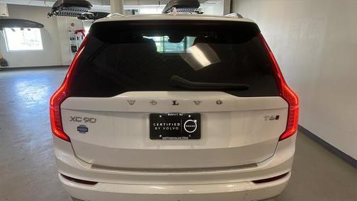 2022 Volvo XC90 T6 Momentum