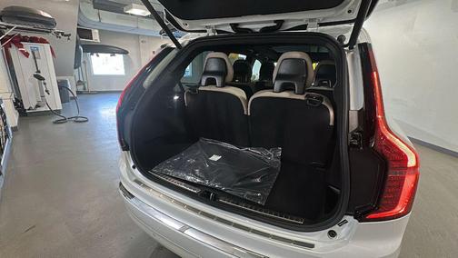 Crystal White Pearl 2026 Volvo XC90 Plus, B6 AWD Gas (mild hybrid), Gasoline, Bright, 7 Seats