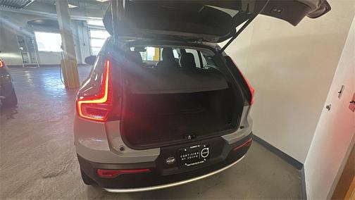 2025 Volvo XC40 B5 Core Bright Theme