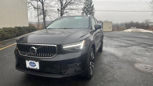 2025 Volvo XC40 Ultra Bright Theme
