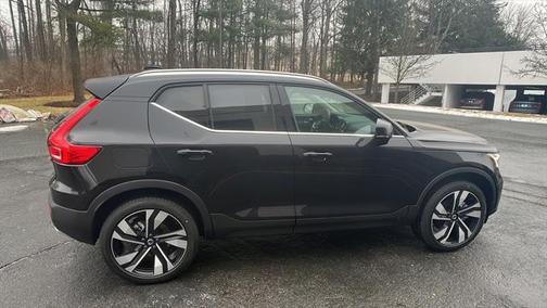 2025 Volvo XC40 Ultra Bright Theme
