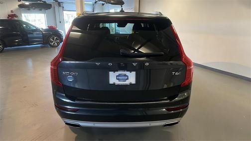 2021 Volvo XC90 T6 Momentum