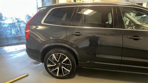 2021 Volvo XC90 T6 Momentum