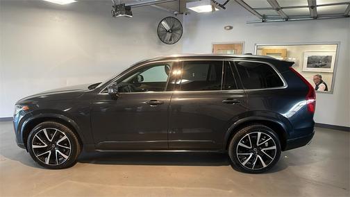 2021 Volvo XC90 T6 Momentum