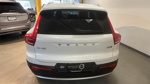 2025 Volvo XC40 B5 Core Bright Theme