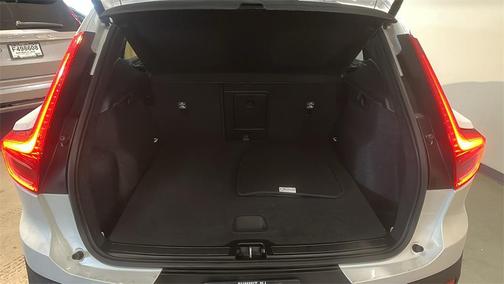 2025 Volvo XC40 B5 Core Bright Theme