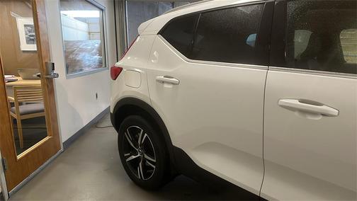 2025 Volvo XC40 B5 Core Bright Theme