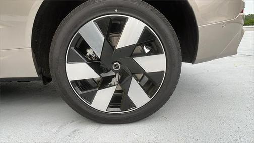 2025 Volvo XC60 Plug-In Hybrid T8 Plus