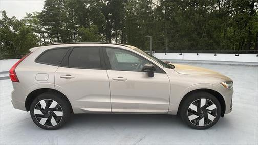 2025 Volvo XC60 Plug-In Hybrid T8 Plus