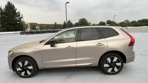 2025 Volvo XC60 Plug-In Hybrid T8 Plus