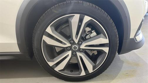 2025 Volvo V60 Cross Country B5 Plus