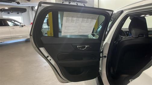 2025 Volvo V60 Cross Country B5 Plus