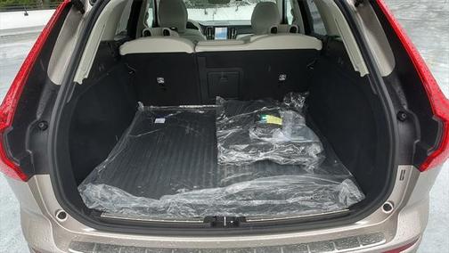 2025 Volvo XC60 Plus