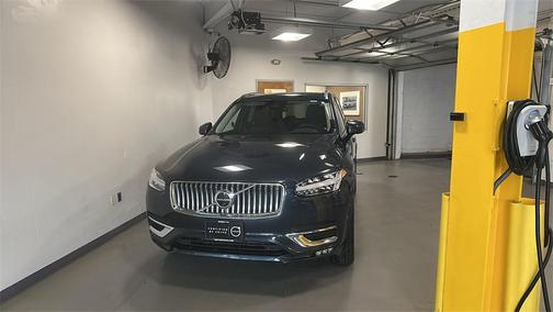 2024 Volvo XC90 B6 Plus Bright Theme 7-Seater