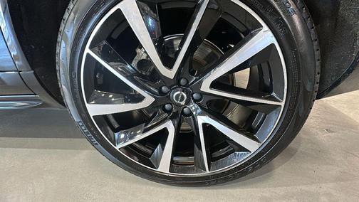 Onyx Black Metallic 2023 Volvo XC90 B6 Plus 7-Seater