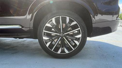 2025 Volvo XC90 B5 Plus 6-Seater