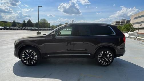 2025 Volvo XC90 B5 Plus 6-Seater