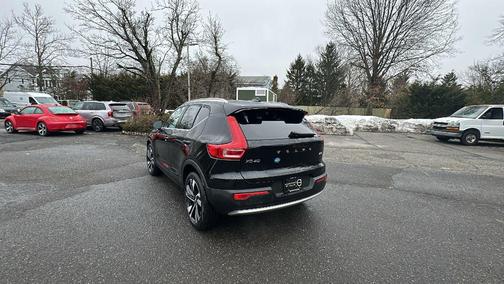 2023 Volvo XC40 B5 Plus Bright Theme
