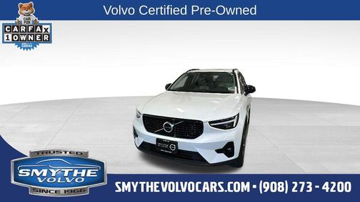 Crystal White Metallic 2023 Volvo XC40 B5 Ultimate Dark Theme