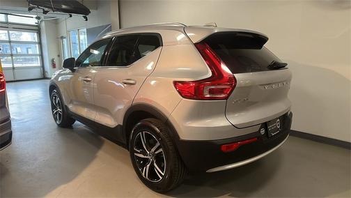 2025 Volvo XC40 B5 Core Bright Theme