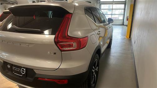 2025 Volvo XC40 B5 Core Bright Theme