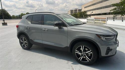 2026 Volvo XC40 Plus, B5 AWD Gas (mild hybrid), Dark