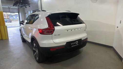 Crystal White Metallic 2023 Volvo XC40 B5 Plus Dark Theme