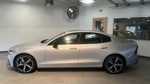 2025 Volvo S60 B5 Plus