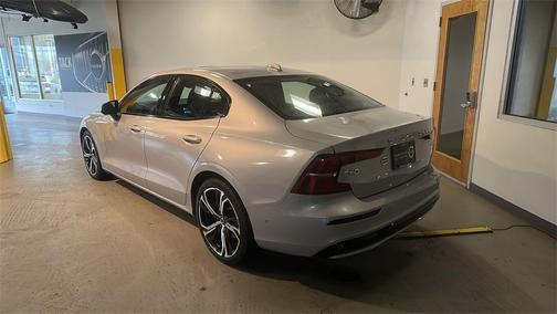 2025 Volvo S60 B5 Plus