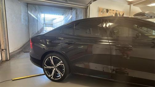 2023 Volvo S60 B5 Plus Dark Theme