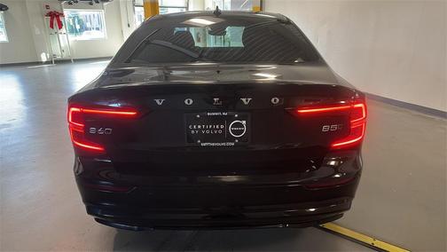 2023 Volvo S60 B5 Plus Dark Theme