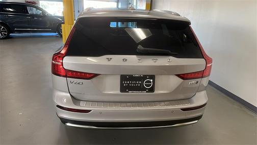 2024 Volvo V60 Cross Country B5 Plus