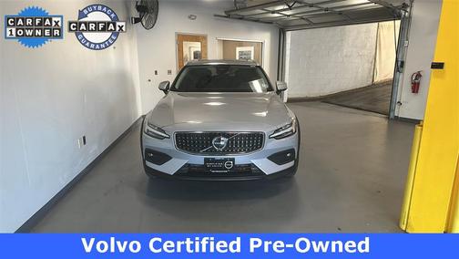 2024 Volvo V60 Cross Country B5 Plus